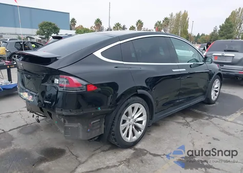 2017 Tesla Model X 100D/75D/90D z USA, uszkodzony, nr VIN 5YJXCBE27HF079059